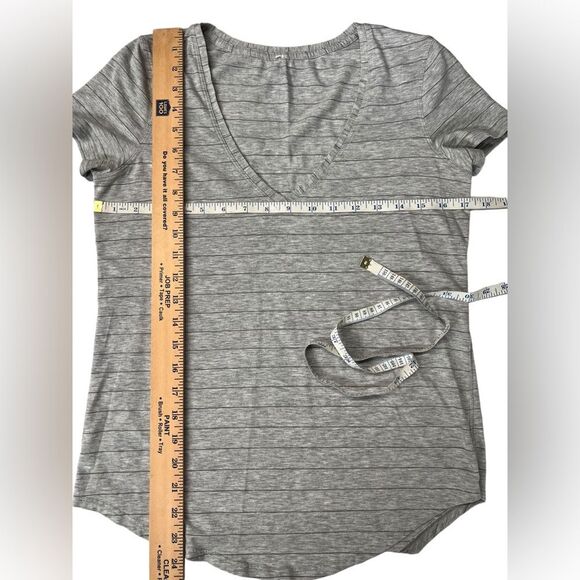 Lululemon Love Tee V Heathered Light Gray with Stripes Womens XS 4 - Picture 4 of 4